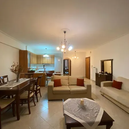 Apartment διαμέρισμα στην πολη των τρελων νερων